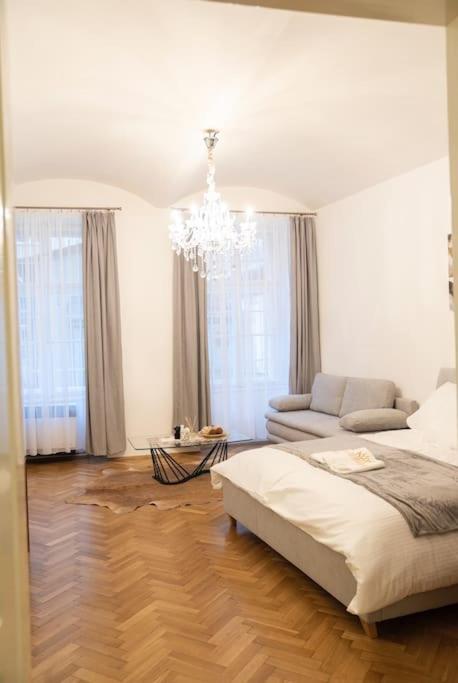 Cozy Flat By Wenceslas Square! ปราก ภายนอก รูปภาพ